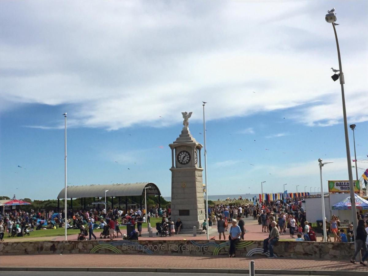 Semaphore Splash Apartments Port Adelaide Eksteriør billede